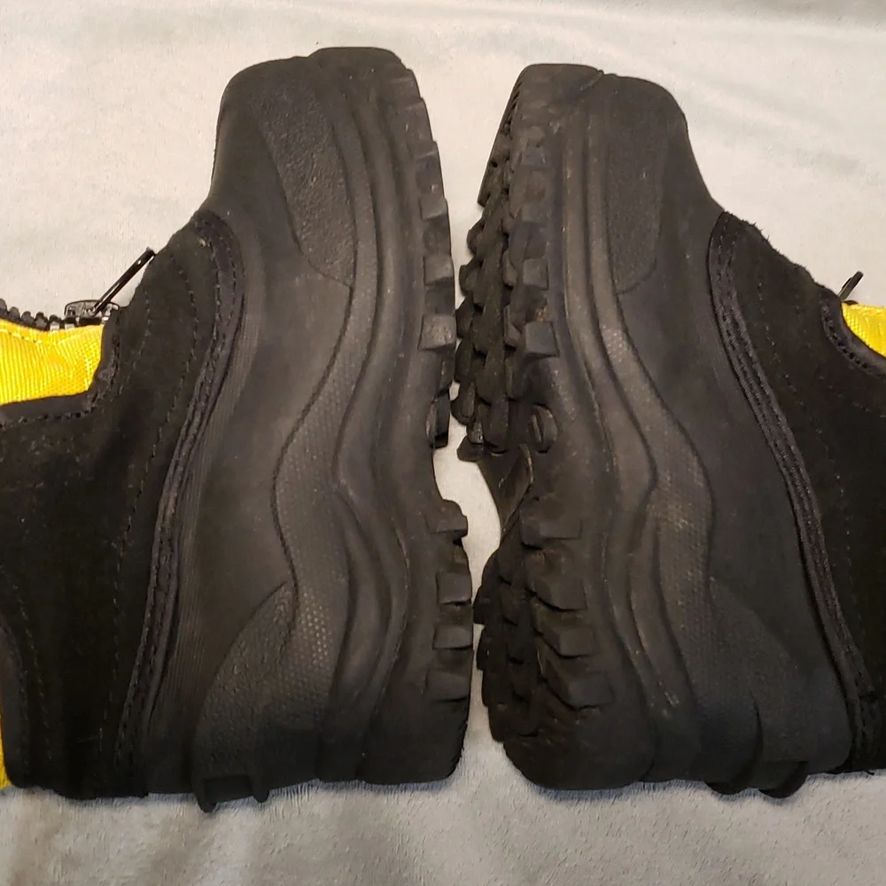 Waterproof Winter Snow Boots,black and yellow insulated Toddler snow boots.